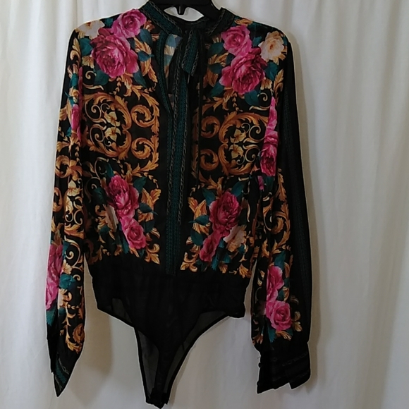 LAST ONE! Jealous Tomato Floral Bodysuit - Picture 6 of 8